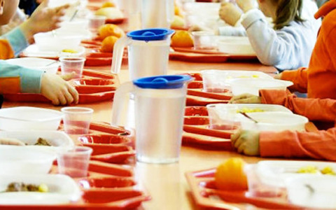 A Melzo, 230 famiglie non pagano la mensa: il debito supera i 104mila euro