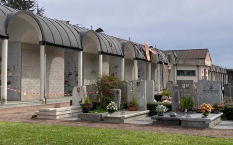 Forte vento colpisce la Martesana: cimitero di Carugate chiuso, allerta a Cologno Monzese