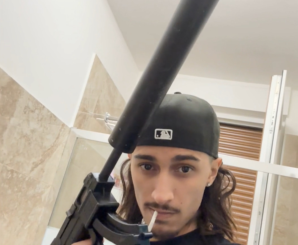 Il mondo violento di Baby Gang: armi e aggressioni nel suo entourage