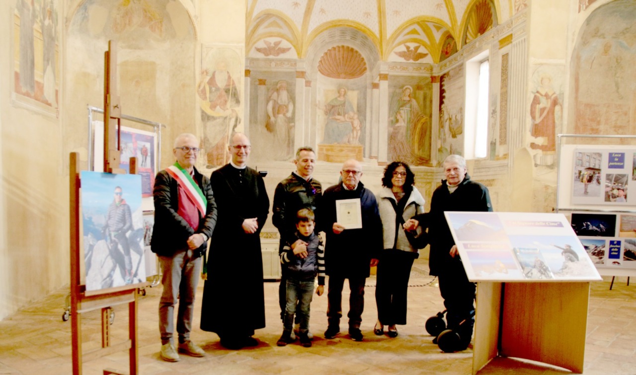 Inaugurata la mostra in onore di Luca Sinigaglia, l’alpinista eroe