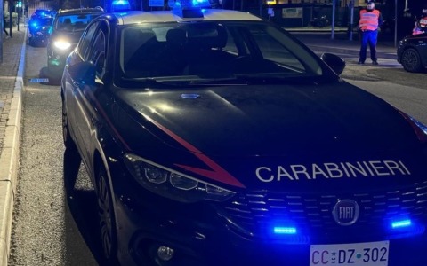 Marito violento arrestato dopo anni di maltrattamenti: l’intervento dei Carabinieri