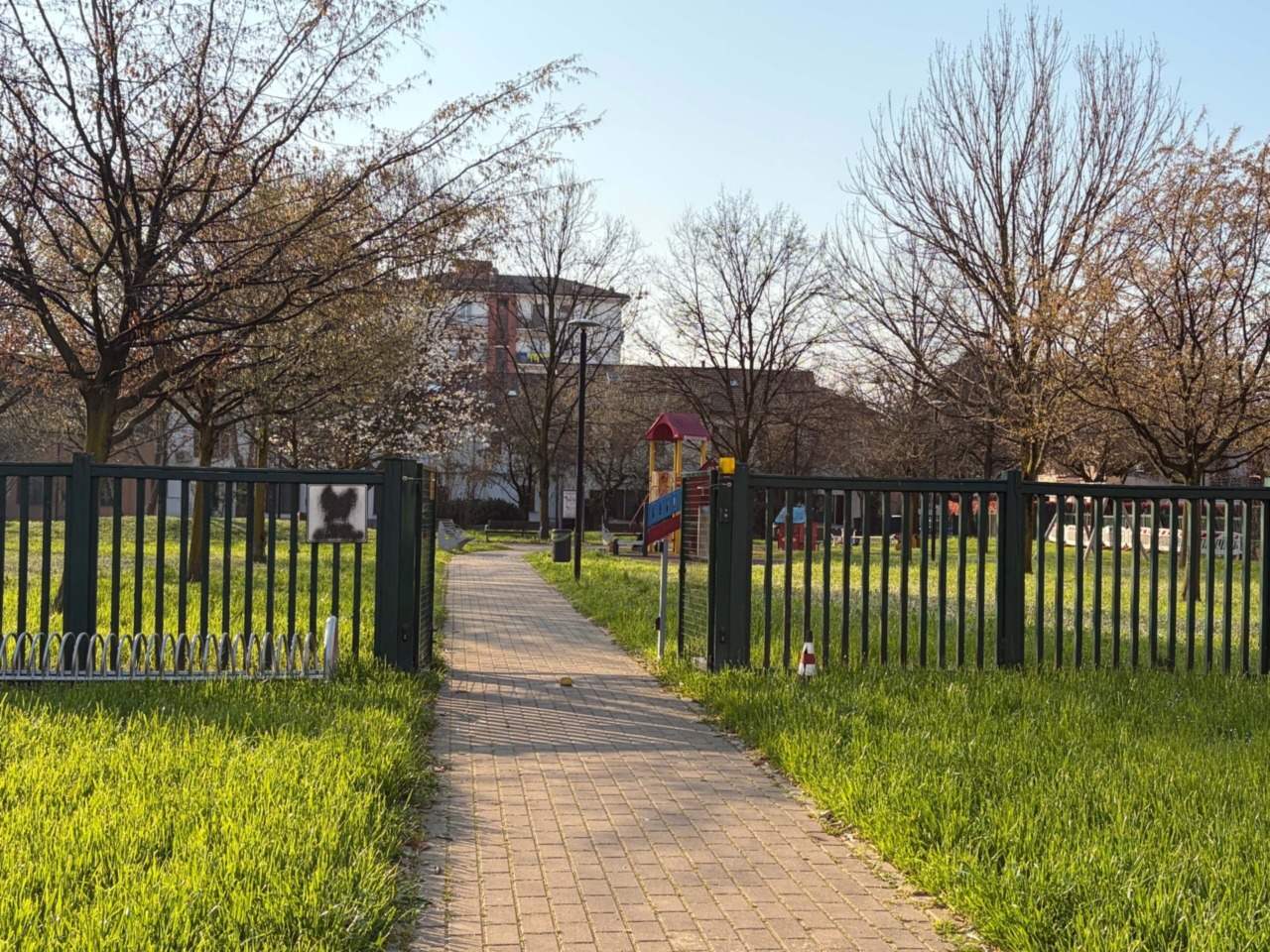 Partono i lavori per la nuova recinzione del parco di via Stradivari