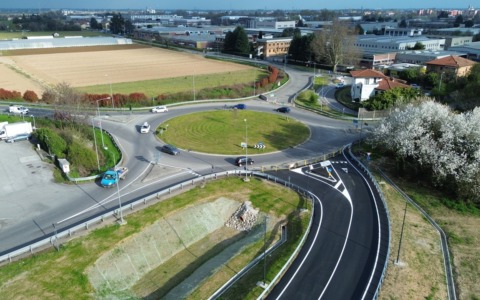 A Pessano apre la rotatoria di via Kennedy: un nuovo passo per la viabilità locale