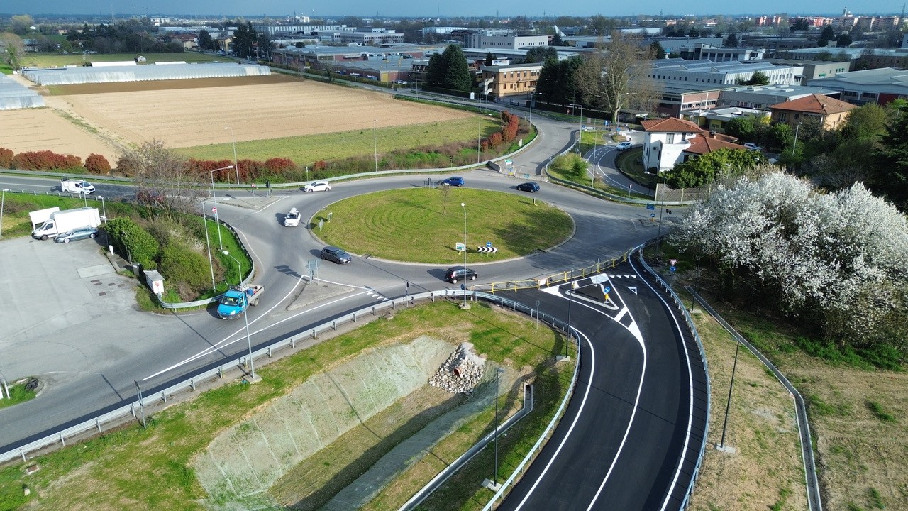A Pessano apre la rotatoria di via Kennedy: un nuovo passo per la viabilità locale