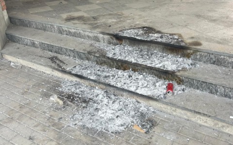 Atti vandalici al cimitero di Cologno Monzese: Madonnine distrutte e incendi