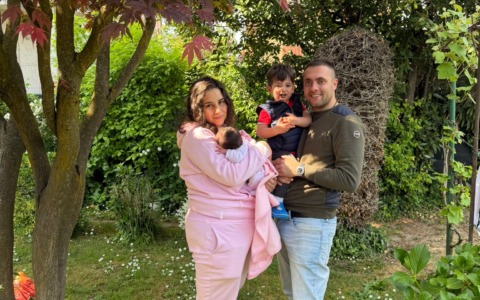 Beatrice nasce a casa: un parto inaspettato e l’aiuto della bisnonna