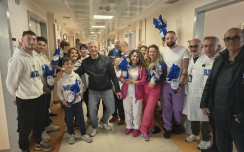 Calciatori dell’Us Melzo 1908 portano dolcezza ai pazienti dell’ospedale
