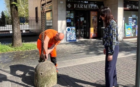 Cernusco sul Naviglio: panettoni in cemento per proteggere le farmacie dai furti