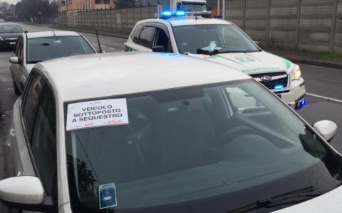 Fermata una Renault Captur: multe per 3mila euro e sequestro da parte della Polizia Locale