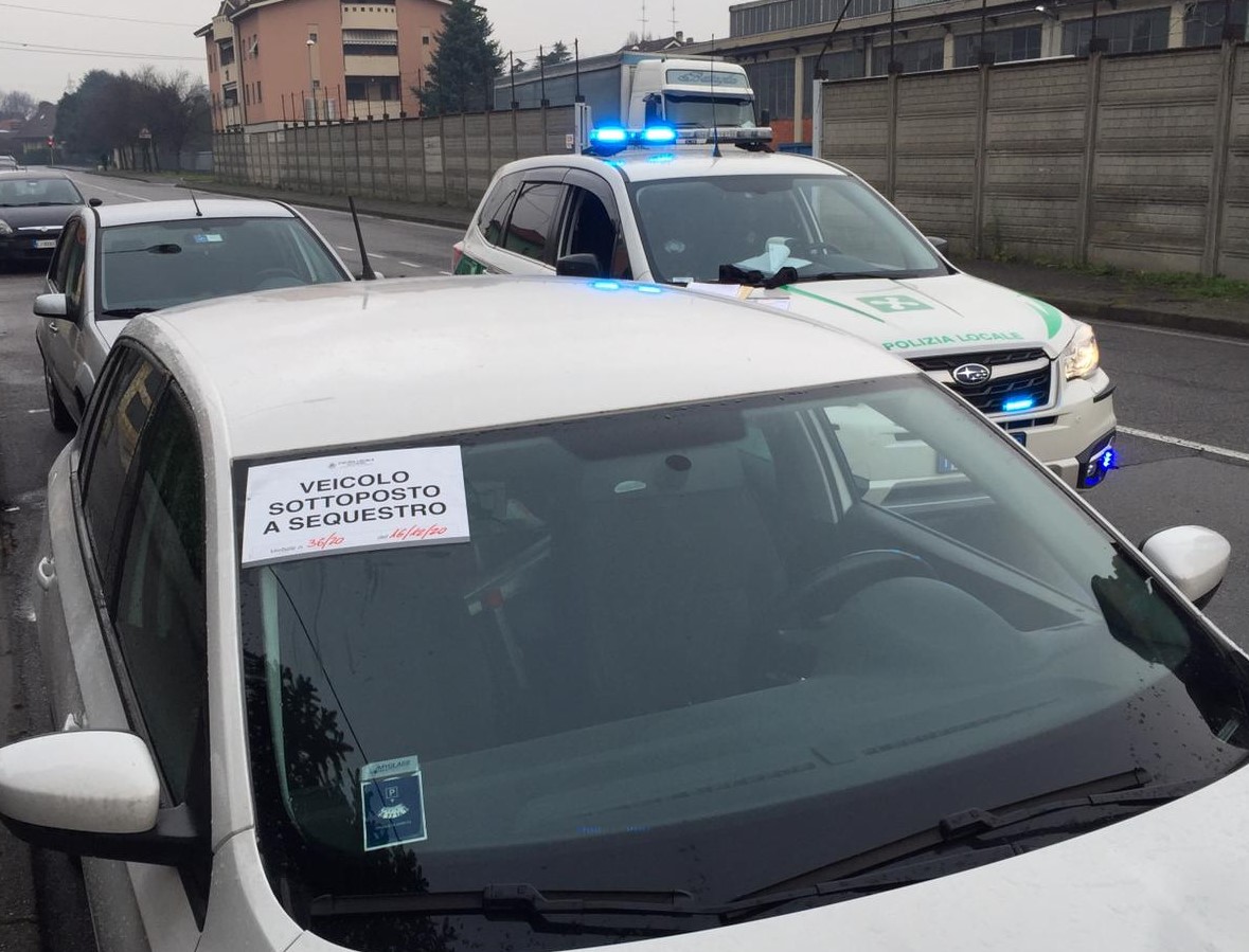 Fermata una Renault Captur: multe per 3mila euro e sequestro da parte della Polizia Locale