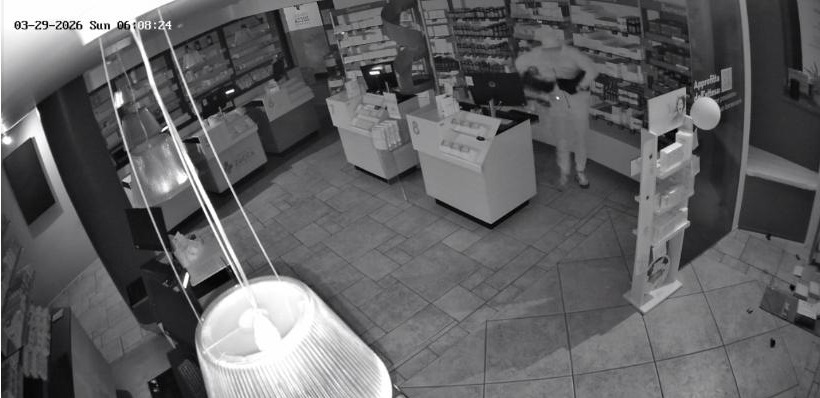 Furto alla Farmacia Zucca: danni ingenti per un bottino misero