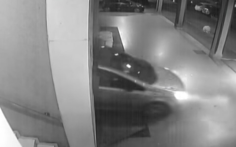 Furto in farmacia a Redecesio: ladro usa l’auto per sfondare la vetrina