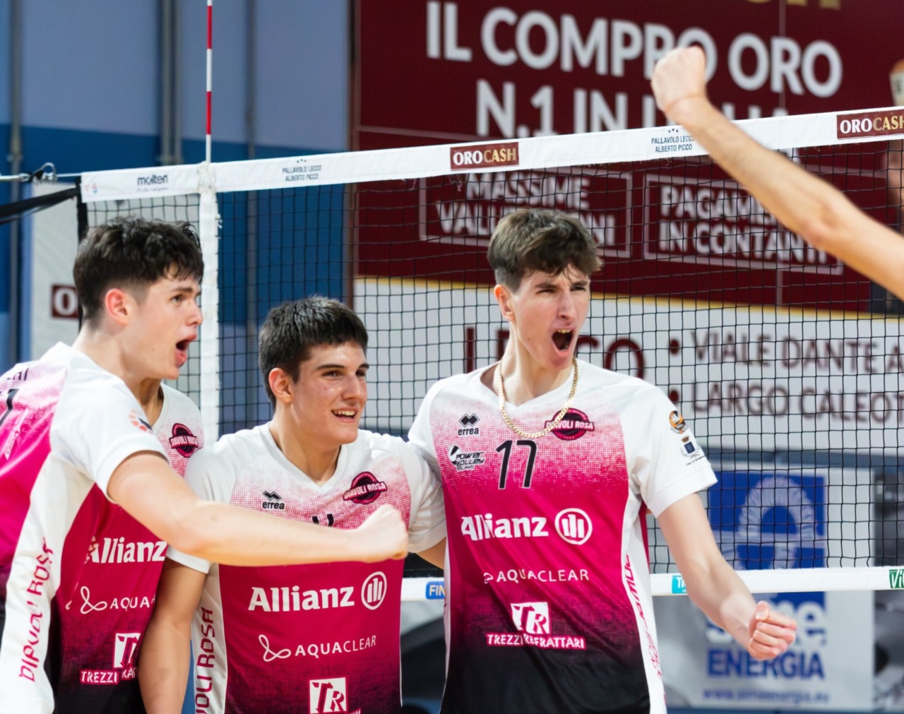 I Diavoli Rosa conquistano una vittoria fondamentale e si allontanano dalla zona retrocessione