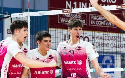 I Diavoli Rosa conquistano una vittoria fondamentale e si allontanano dalla zona retrocessione