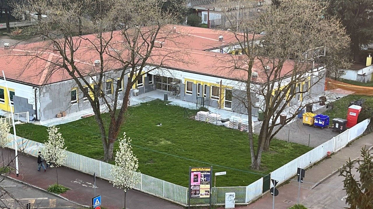 Il centrodestra critica i lavori alla scuola dell’infanzia: “Non rispettate le norme di sicurezza”