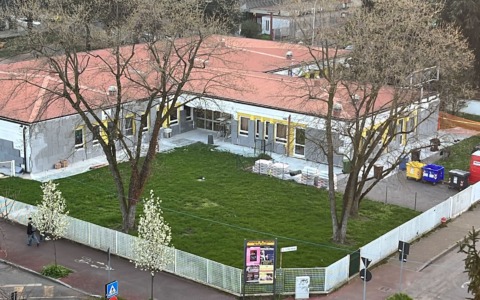 Il centrodestra critica i lavori alla scuola dell’infanzia: “Non rispettate le norme di sicurezza”