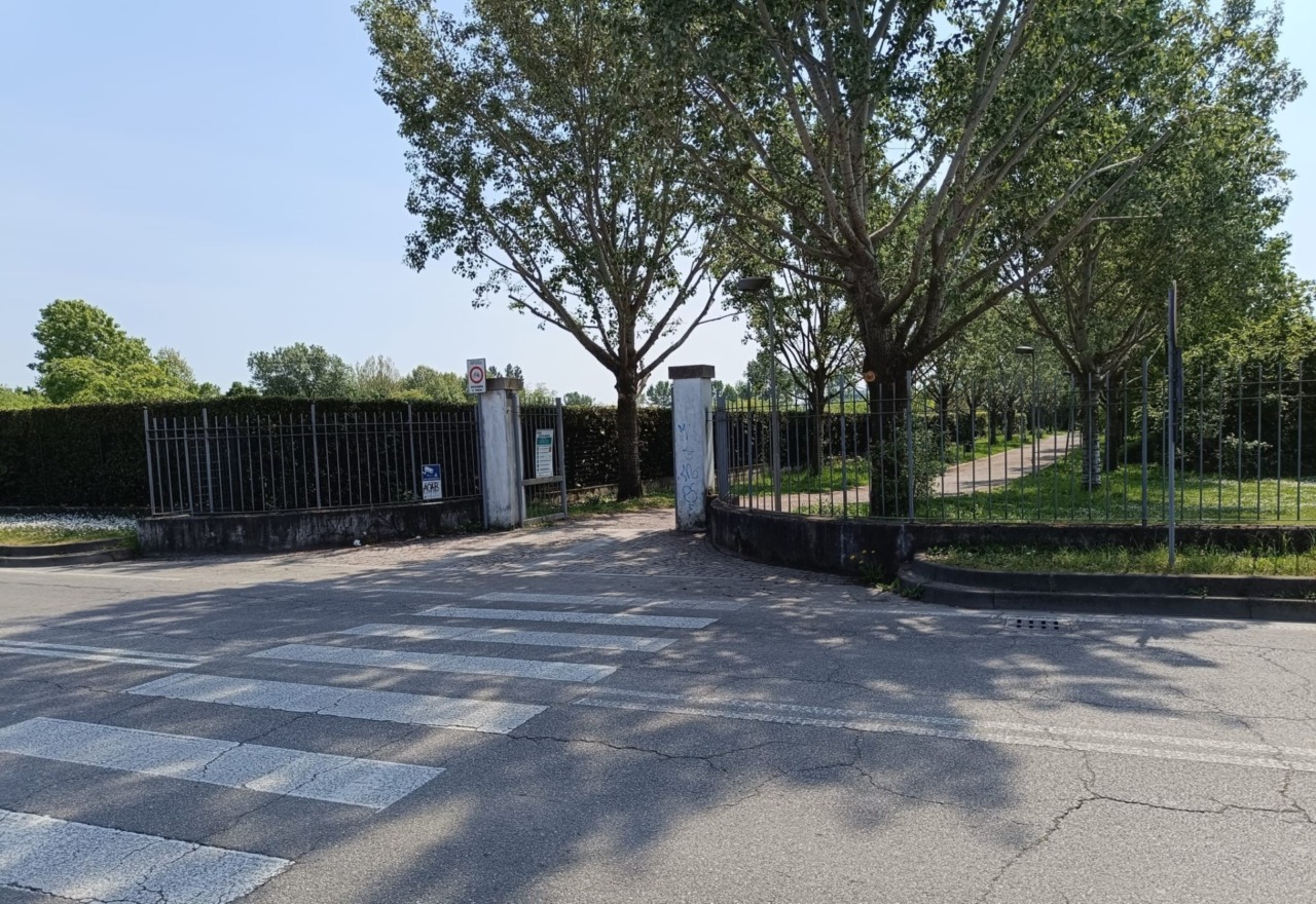 Investita una ragazza di 17 anni mentre attraversa in bicicletta a Cernusco sul Naviglio