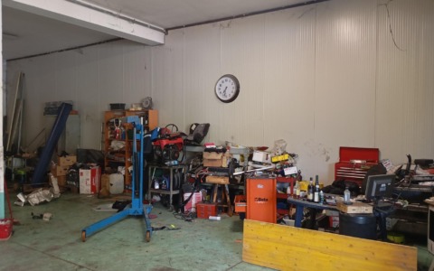 Rinvenuta un’altra officina abusiva: tre denunciati per ricettazione