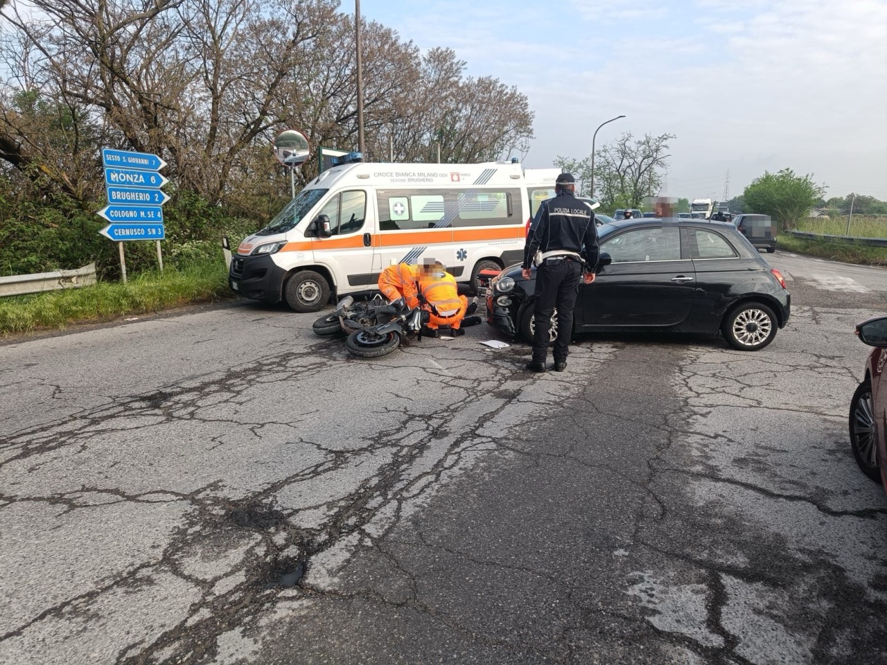 Scontro tra auto e moto a Brugherio: un 29enne ferito