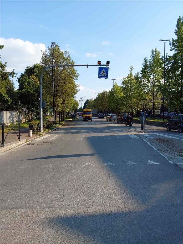 Segrate, pirata della strada investe donna e scappa senza prestare aiuto