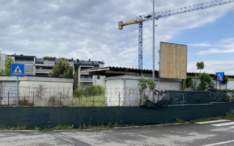 Terminata all’asta la vendita del terreno del Piano integrato e della scuola “fantasma”