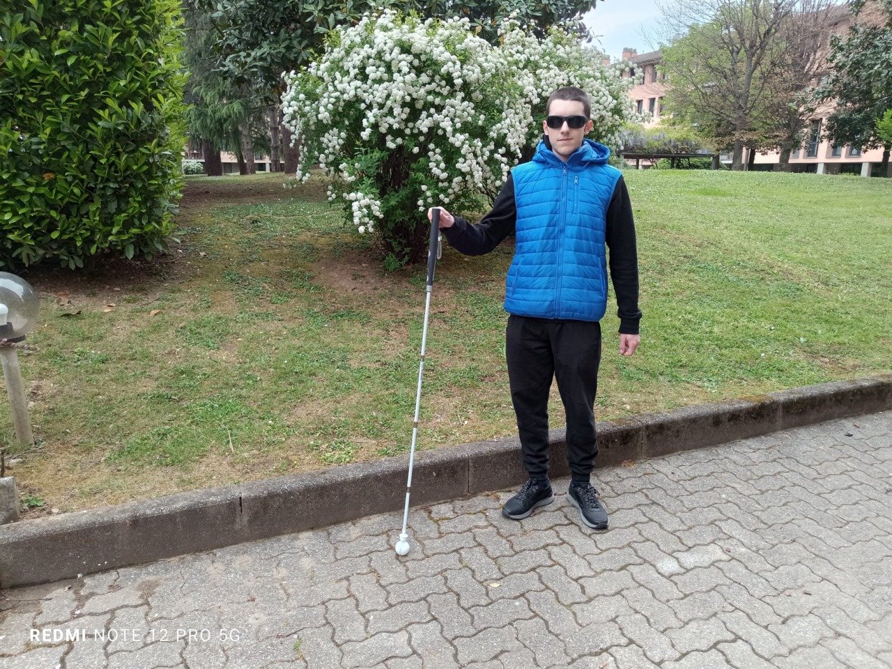 Un bastone per ciechi che “vede” grazie all’Intelligenza Artificiale