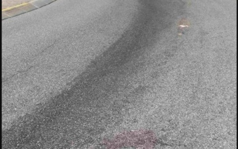 Cade dallo scooter a causa di olio sulla Cassanese