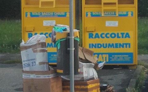 Cernusco sul Naviglio: nuova gestione per i cassoni gialli degli indumenti usati