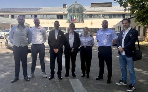 Collaborazione tra agenti e intelligenza artificiale per la sicurezza