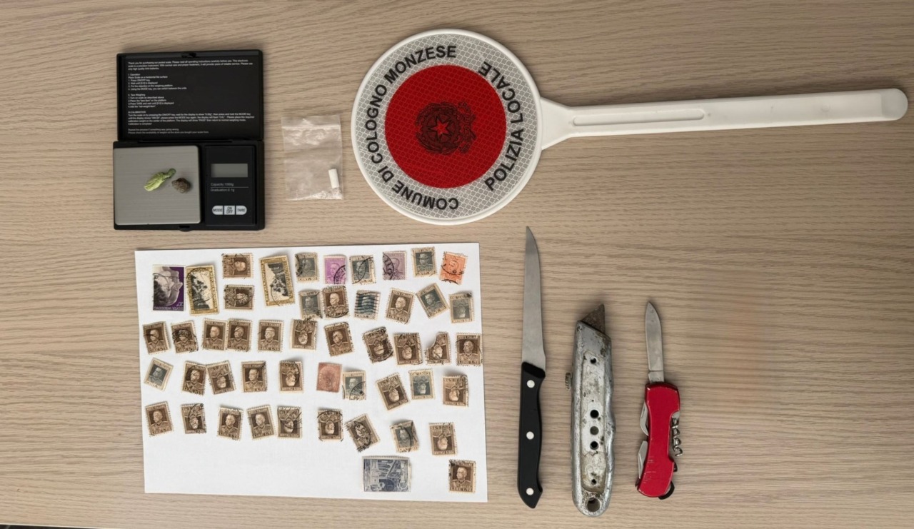Denunciato un uomo con 50 francobolli imbevuti di Lsd a Cologno Monzese
