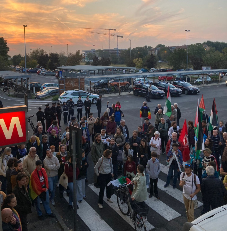 Flash Mob a Cassina de’ Pecchi contro il blocco della Global Sumud Flotilla