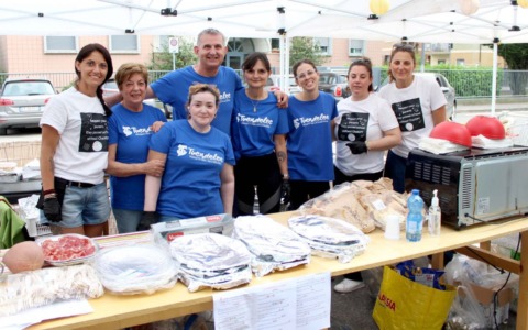 Gnocco fritto, balli e karaoke: la Festa nel Parco di Tuendelee anticipa l’estate