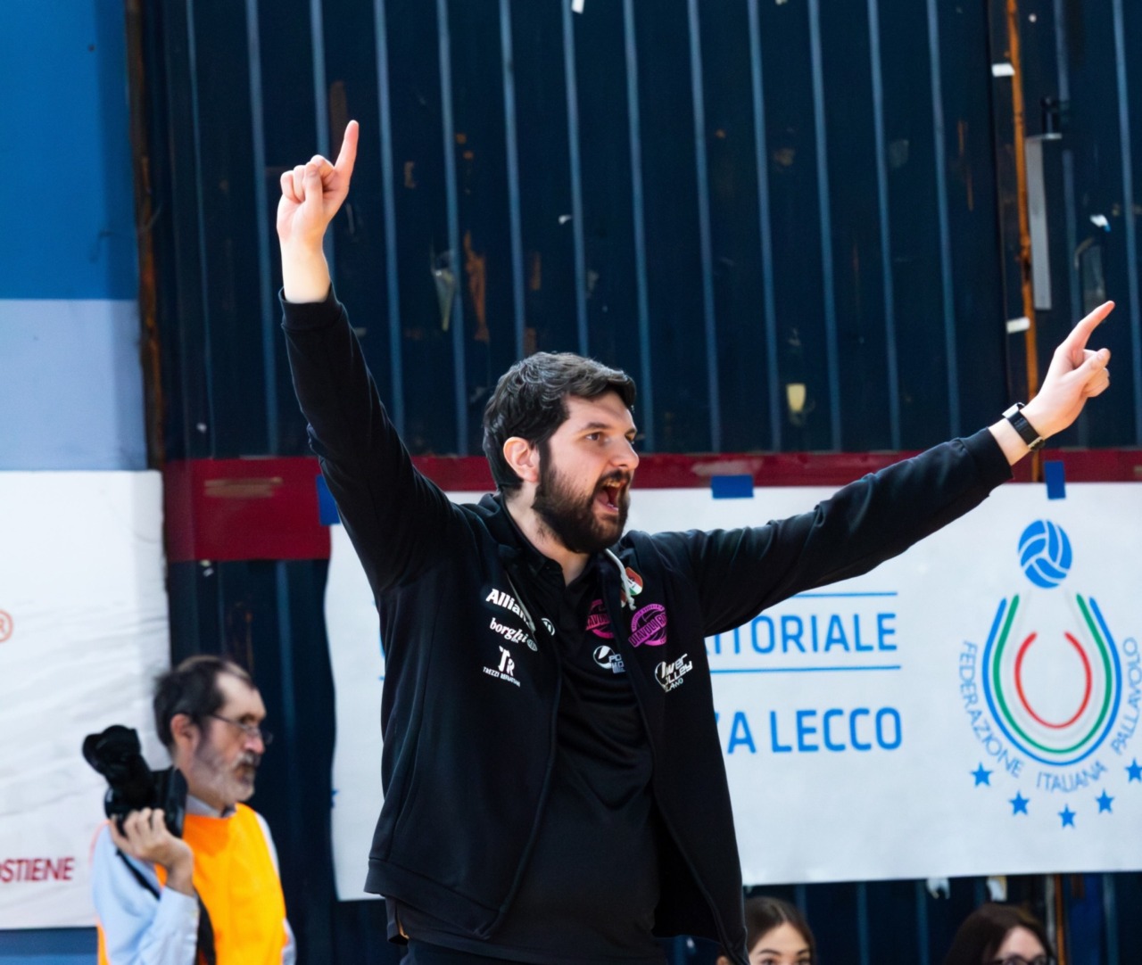 I Diavoli Rosa dicono addio all’allenatore della squadra femminile