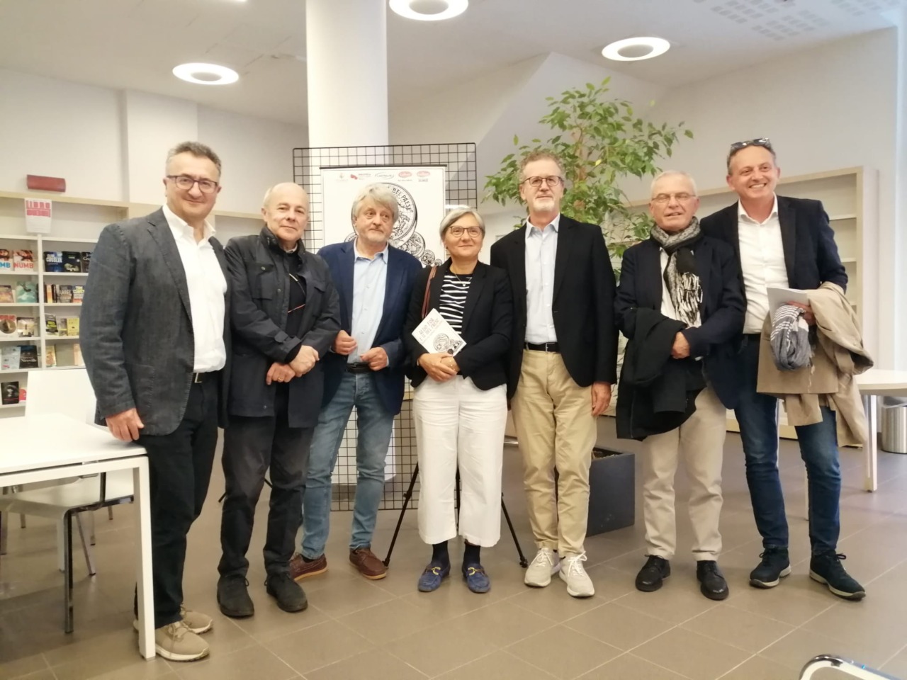 Inaugurata la mostra su Aldo Foà e il Bel Paese in biblioteca