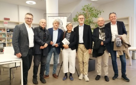 Inaugurata la mostra su Aldo Foà e il Bel Paese in biblioteca