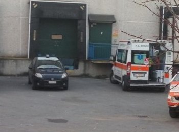 Incidente mortale in impianto di smaltimento rifiuti: un uomo soccorso in codice rosso
