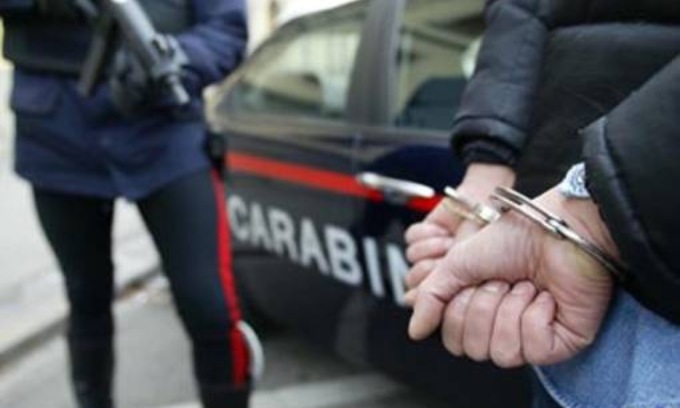 Inseguito e fermato un 40enne marocchino dopo un furto di abbigliamento