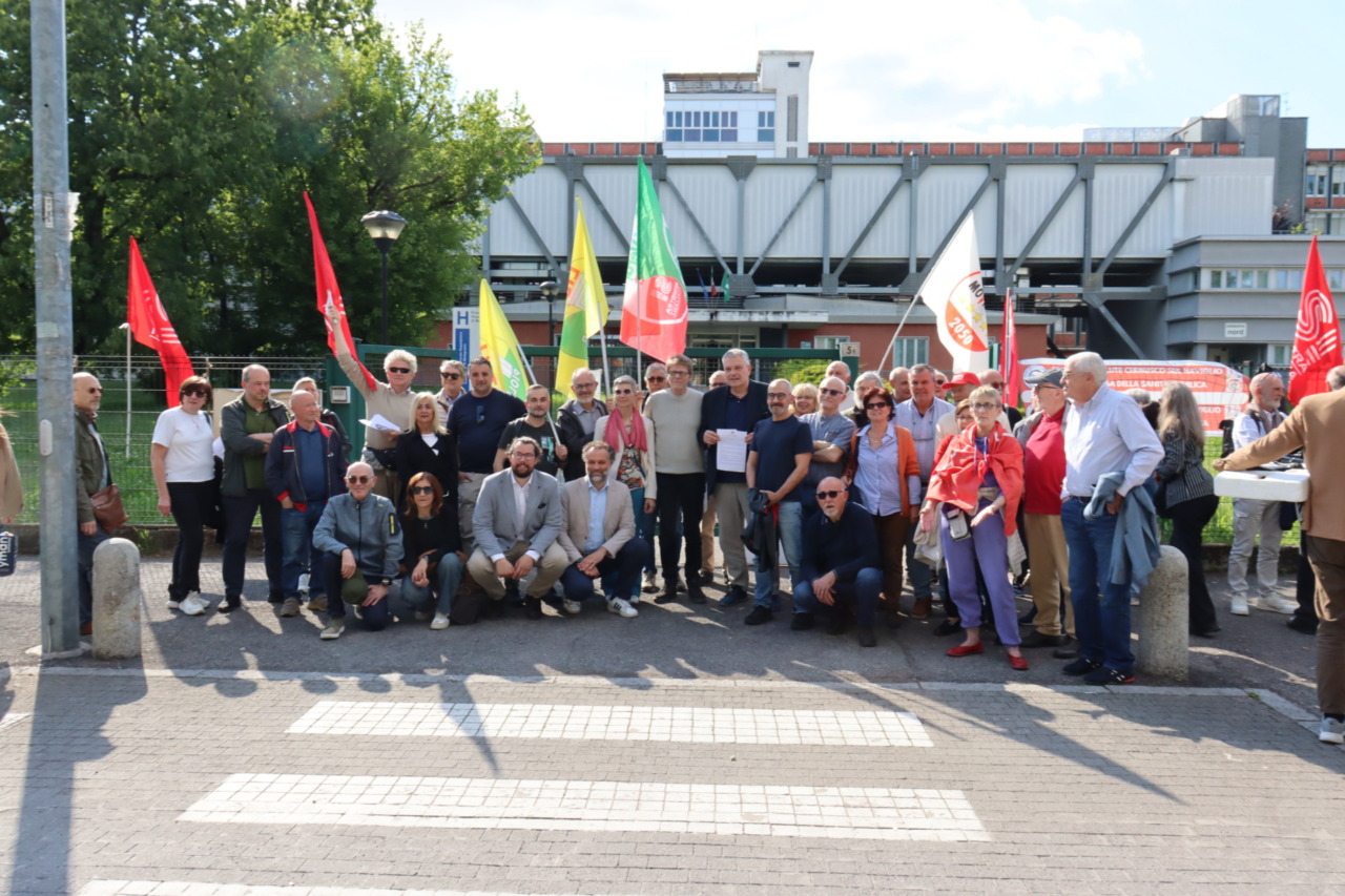 Manifestazione per la riattivazione del reparto di Psichiatria a Melzo