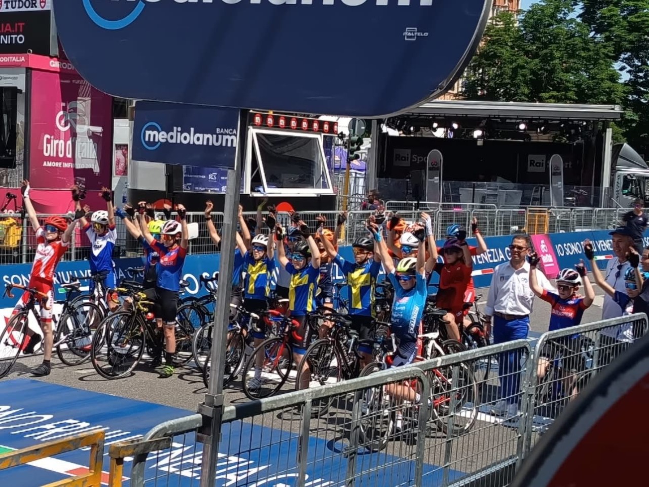 UC Pessano in azione: Velocità e passione al Giro d’Italia e a Monza