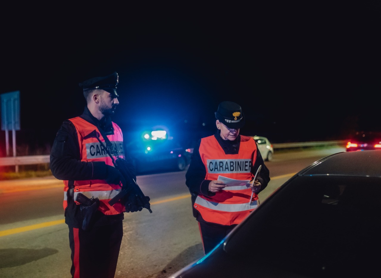 Un giovane salvato dai Carabinieri dopo un tentativo di suicidio con i gas di scarico
