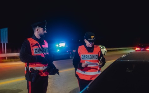 Un giovane salvato dai Carabinieri dopo un tentativo di suicidio con i gas di scarico