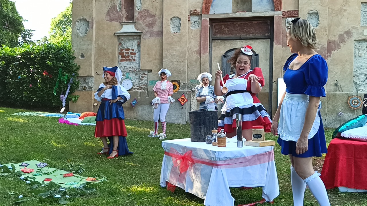 “Alice 2.0. Lo specchio delle meraviglie”: 2.500 spettatori per lo spettacolo lungo il Naviglio