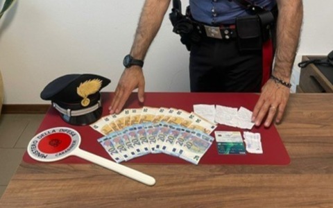 Arrestato 24enne per furto con il trucco delle monetine a Porto Mantovano