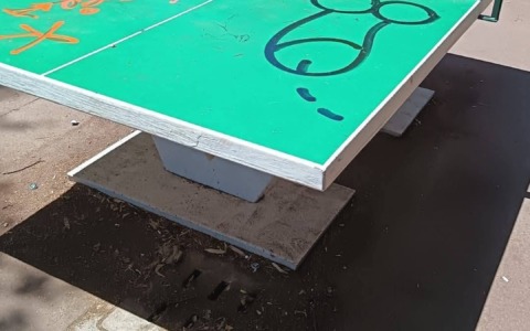 Atti vandalici al parco Allende: danneggiati i tavoli da ping pong