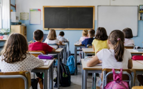 Aumento delle tariffe per pre e post scuola: genitori avviano raccolta firme