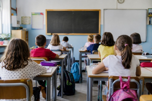 Aumento delle tariffe per pre e post scuola: genitori avviano raccolta firme