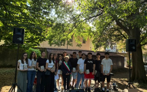 Cambiago celebra i neo diciottenni con la Costituzione