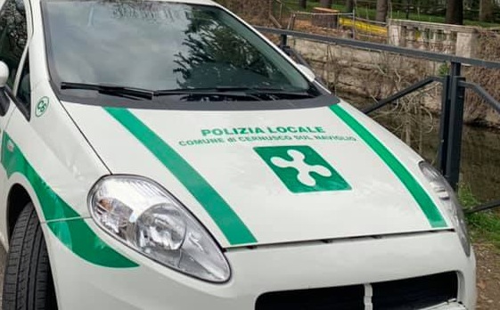 Cernusco sul Naviglio: la Polizia Locale multa un veicolo comunale