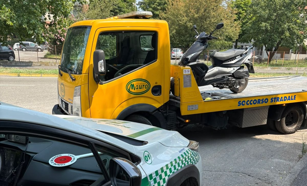 Controlli: scooter sequestrato e senza assicurazione, multe per 2mila euro