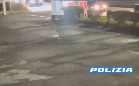 Daspo per i tifosi del Lecco dopo l’assalto al pullman della Giana Erminio